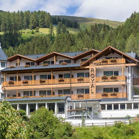 Sexten Hotel Royal Und Ferienhaus Annabel מראה חיצוני תמונה