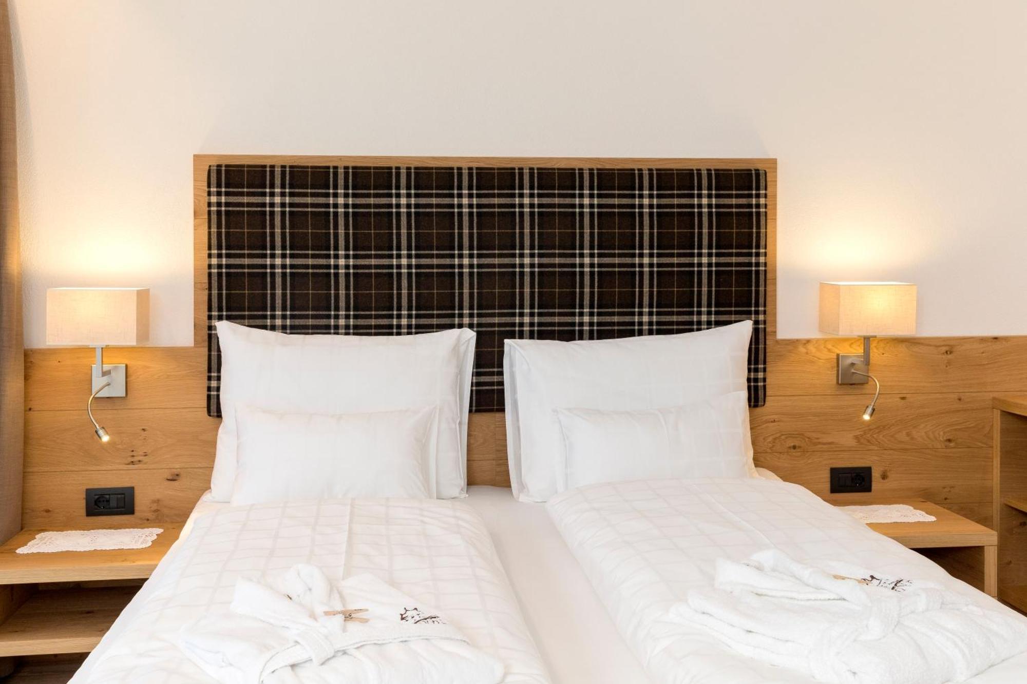 Sexten Hotel Royal Und Ferienhaus Annabel מראה חיצוני תמונה